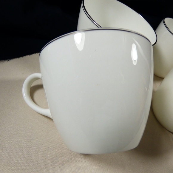 Wedgwood Doric Tea Coffee Cup Lot of 4 Bone China England White Platinum Trim - Picture 10 of 11
